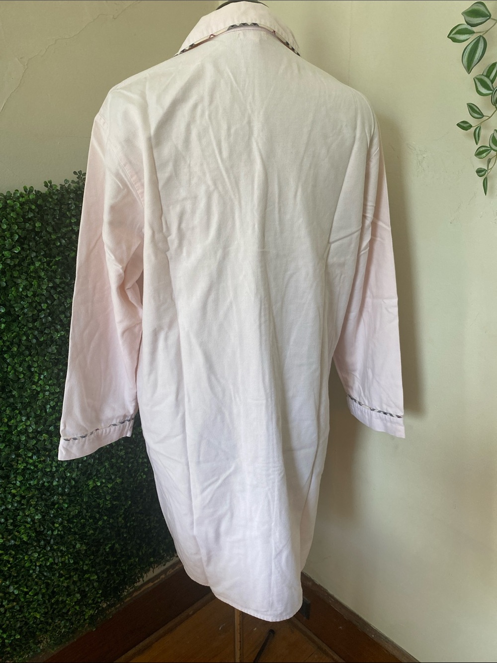 Burberry Pale Pink Button-Front Pajama Top with Signature Check Trim - Picture 5 of 8